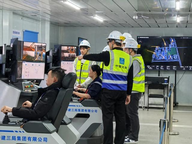 施工”数字化智能建造见证产业变革！PG麻将胡了2模拟器坐电脑前就能“(图1)